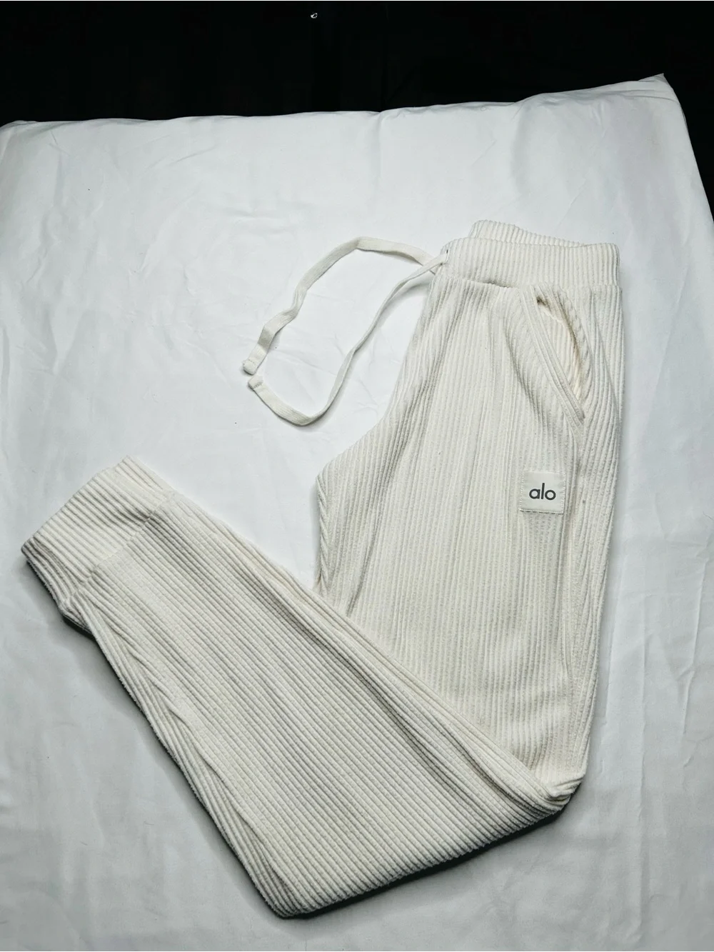 ALO Yoga Ivory Muse Sweatpants